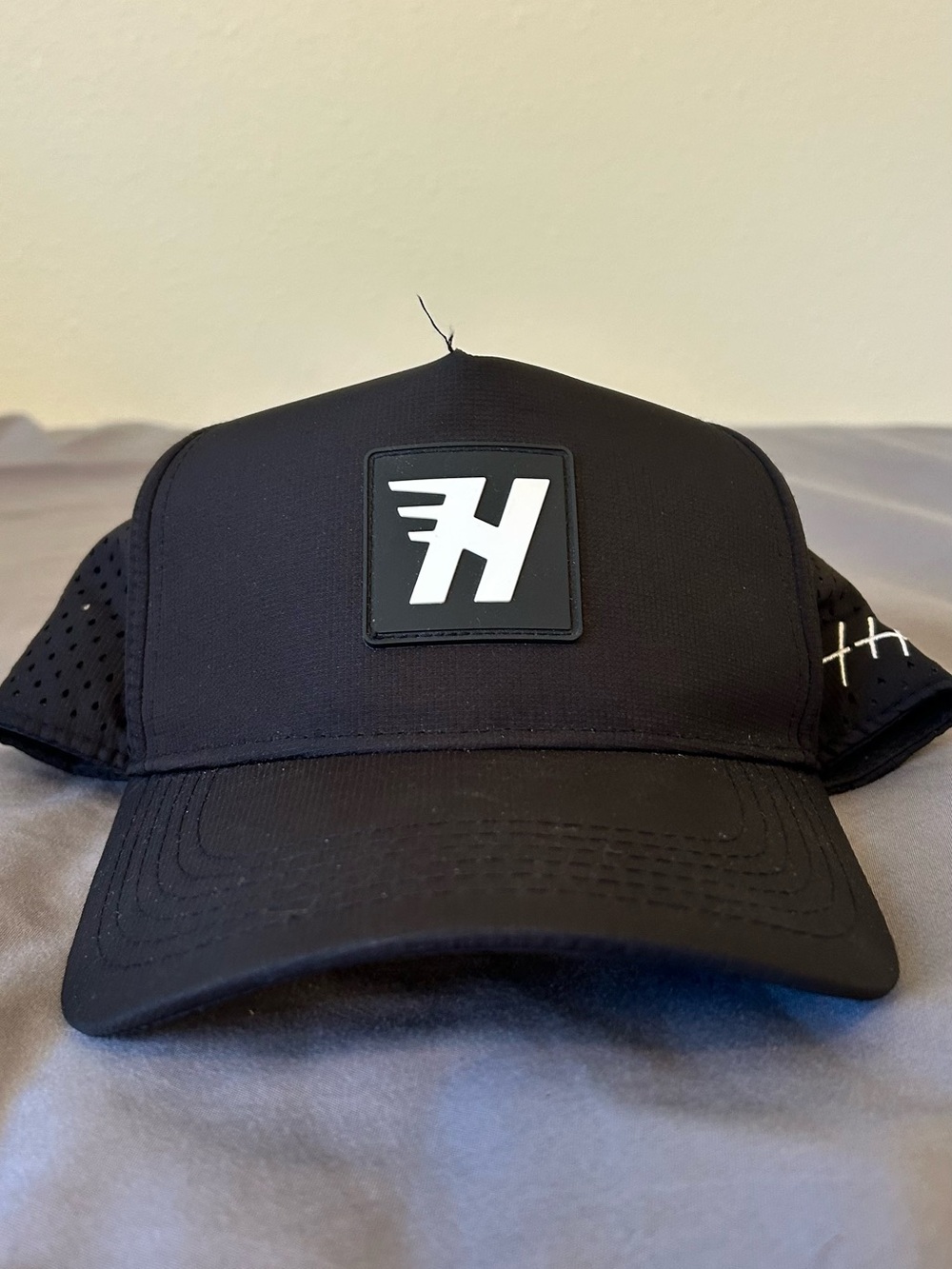 Black Performance Huega house hat